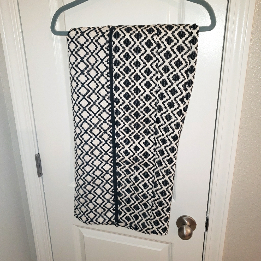 Geometric design pencil skirt
